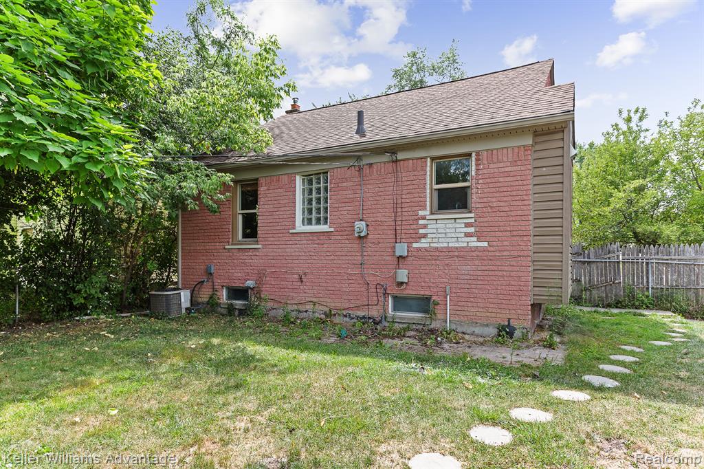 22850 Colgate Street Farmington, MI 48336 - Photo 21 of 25