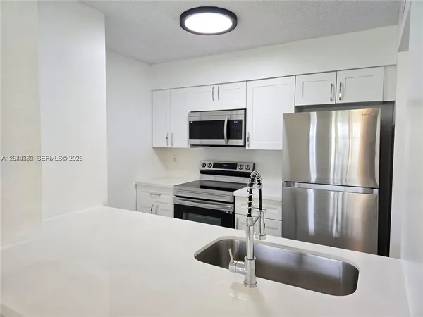 $2,200 | 2890 North Oakland Forest Drive, Unit 102, Oakland Park, FL 33309