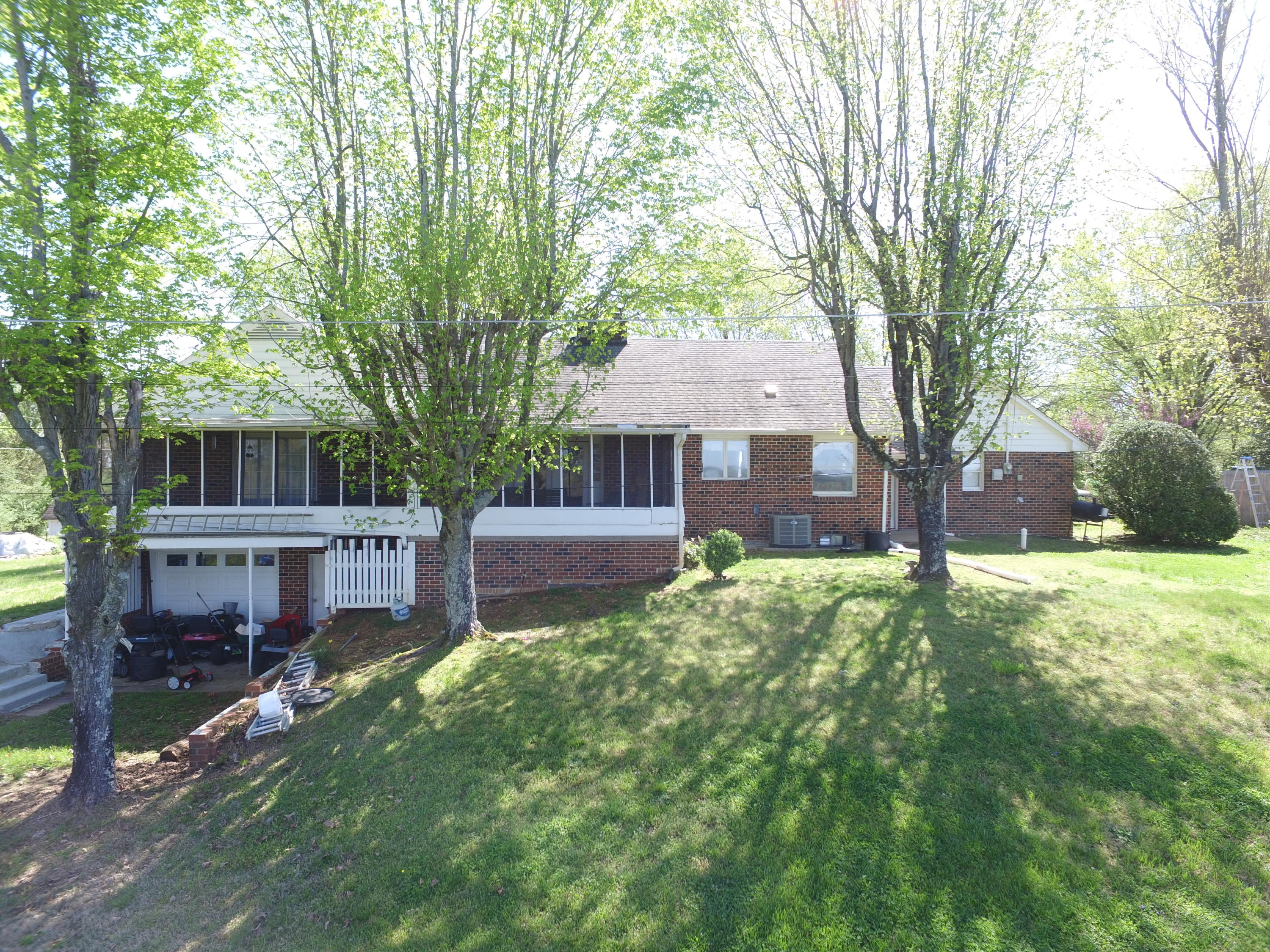 233 Harrison Bend Road Loudon, TN 37774 - Photo 3 of 40 233 rear