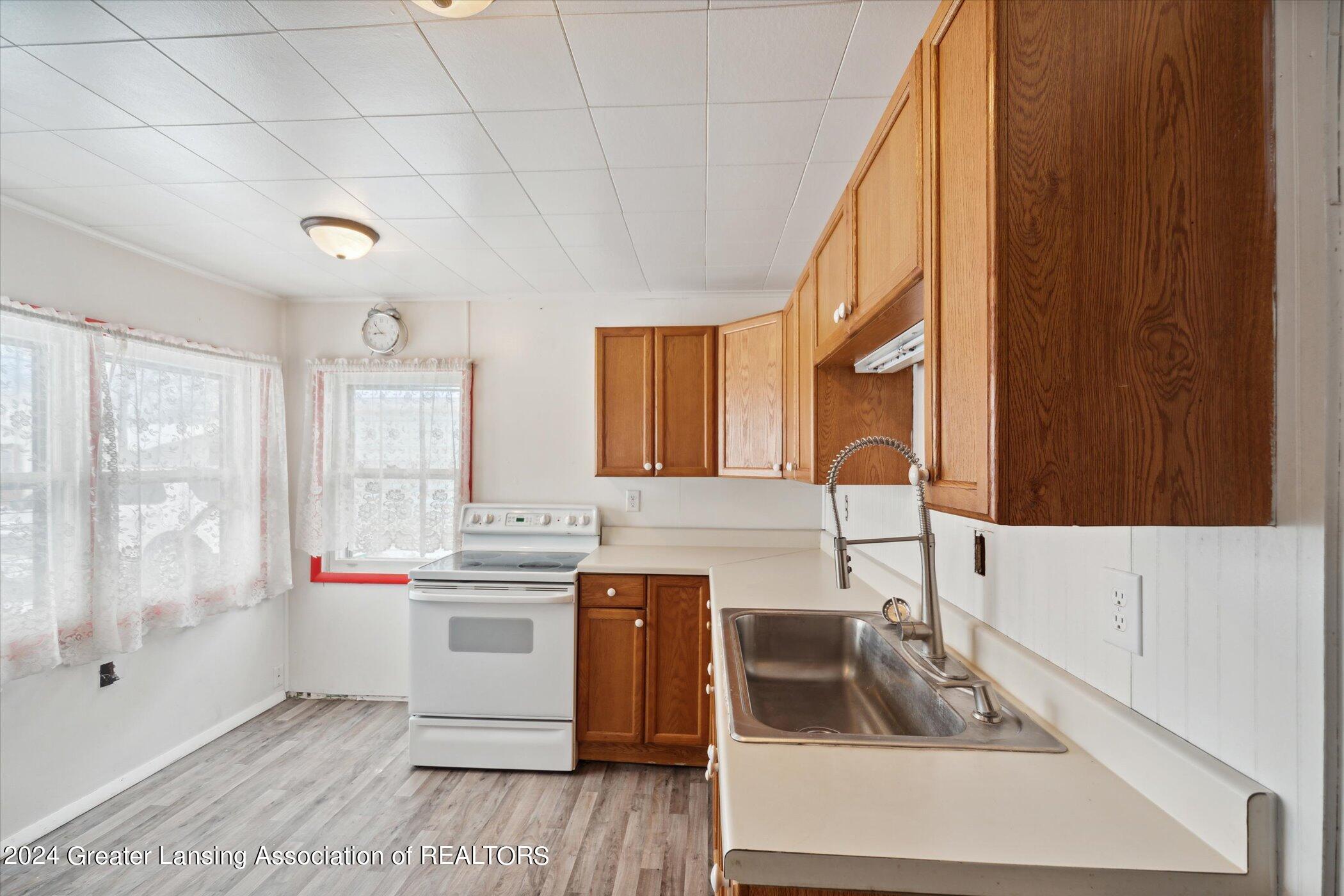 469 North Eifert Road Mason, MI 48854 - Photo 12 of 33 12-469-N-Eifert-Rd-Mason-MI-48854-Window
