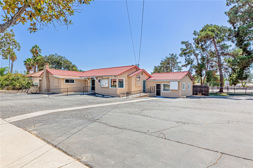 5430 Arlington Avenue Riverside, CA 92504 - Photo 6 of 31 Gallery Image 6