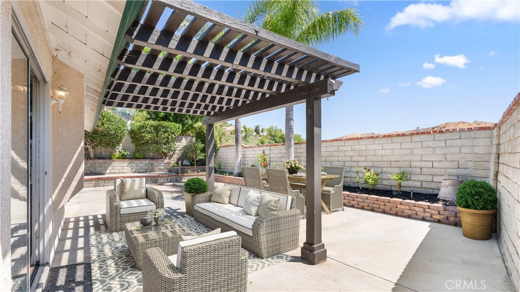 28924 Raintree Lane Saugus, CA 91390 - Photo 31 of 47