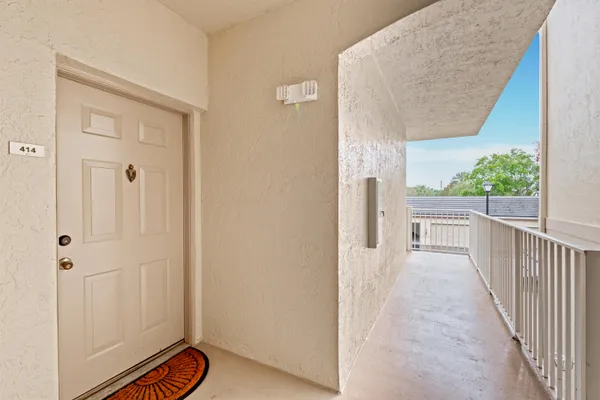 $3,000 | 2080 Greenview Shores Boulevard, Unit 414, Wellington, FL 33414