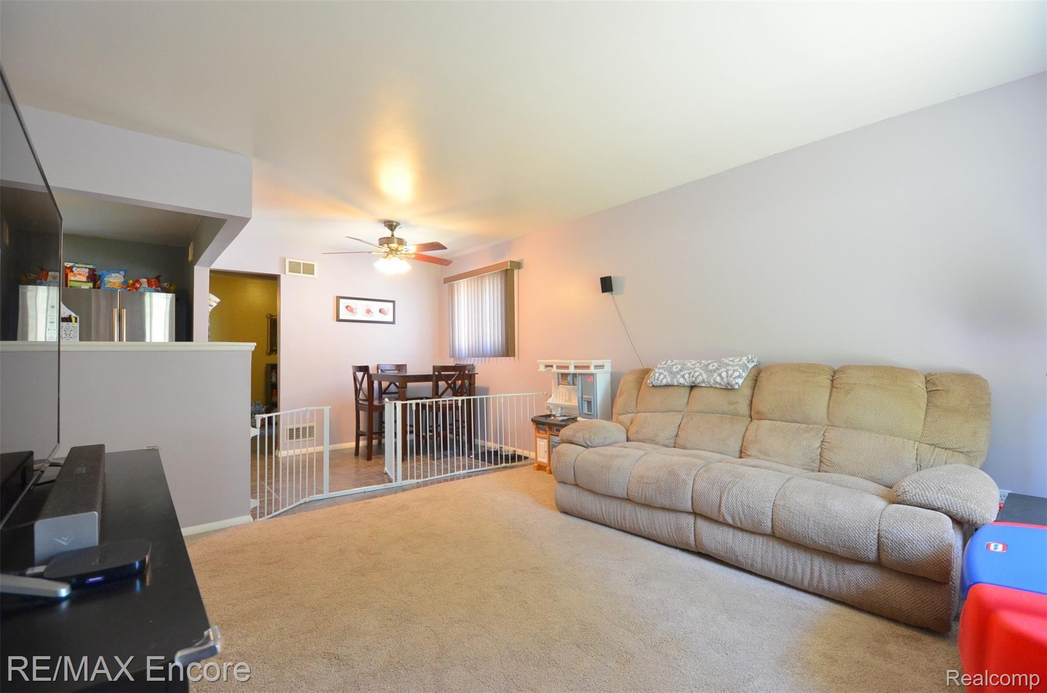 7859 Dubuque Road Clarkston, MI 48348 - Photo 6 of 39 DSC_0005.JPG