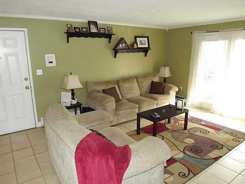 555 Diamond Hill Road, Unit 304 Woonsocket, RI 02895 - Photo 8 of 22 Living Room.