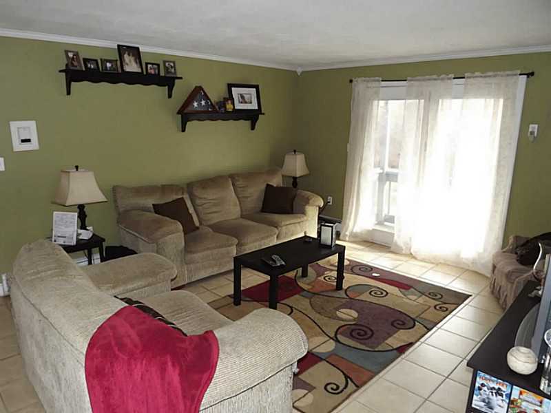 555 Diamond Hill Road, Unit 304 Woonsocket, RI 02895 - Photo 9 of 22 Living Room.