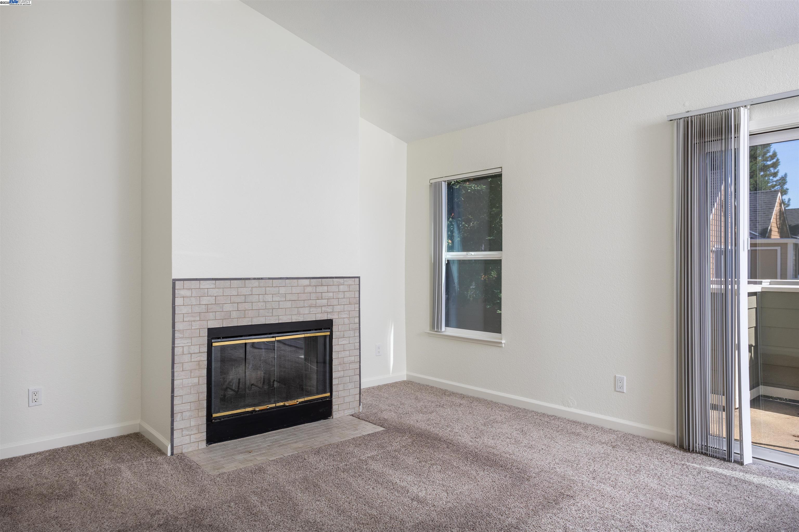 140 Reflections Drive, Unit 24 San Ramon, CA 94583 - Photo 5 of 32 an empty room with a fireplace