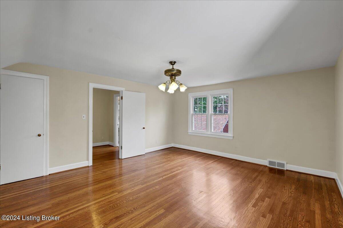 3028 Wellbrooke Road Louisville, KY 40205 - Photo 25 of 42 Large upstairs Bedroom