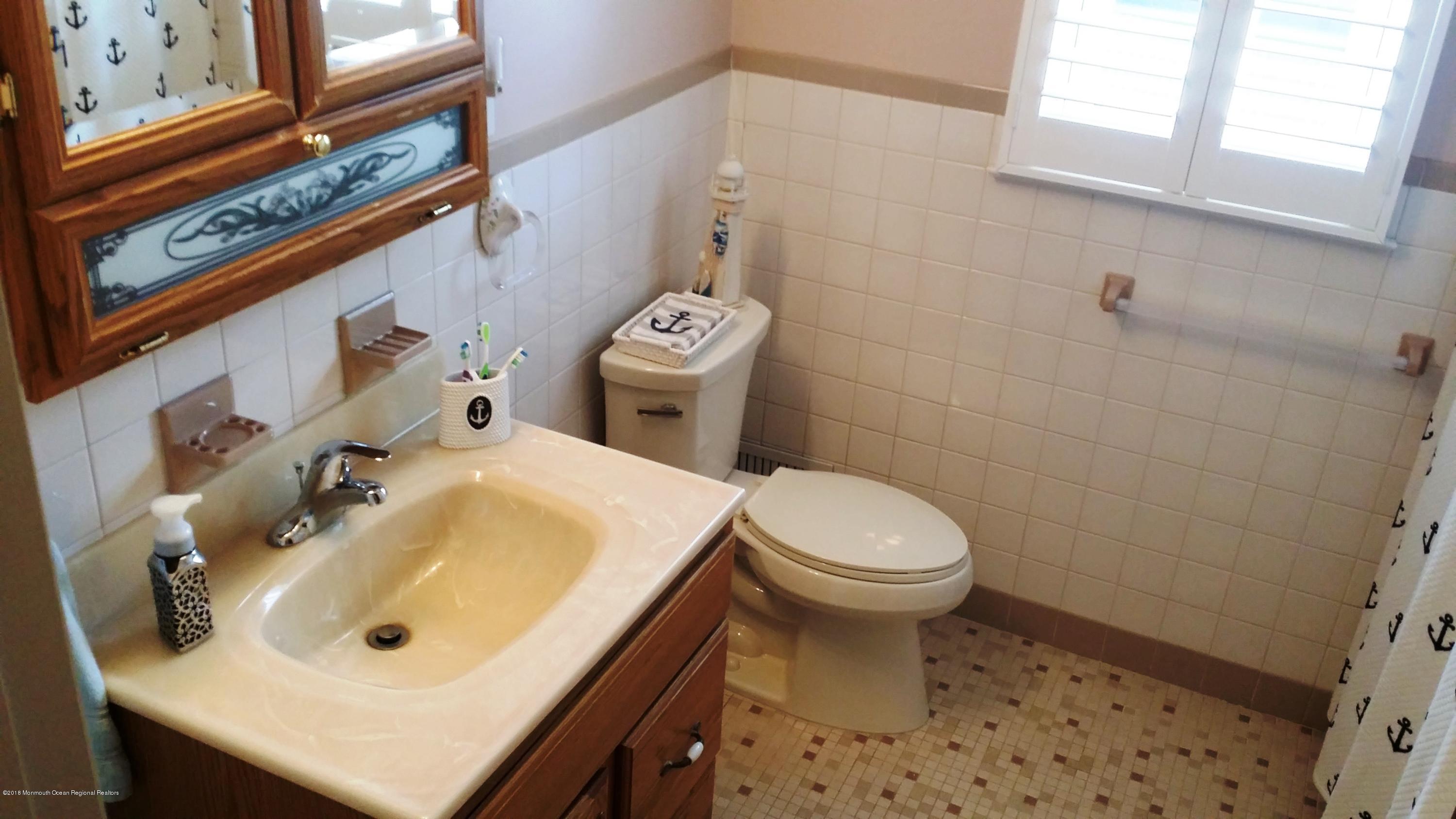 285 Sudbury Road Point Pleasant, NJ 08742 - Photo 34 of 93 MAIN FULL BATH1
