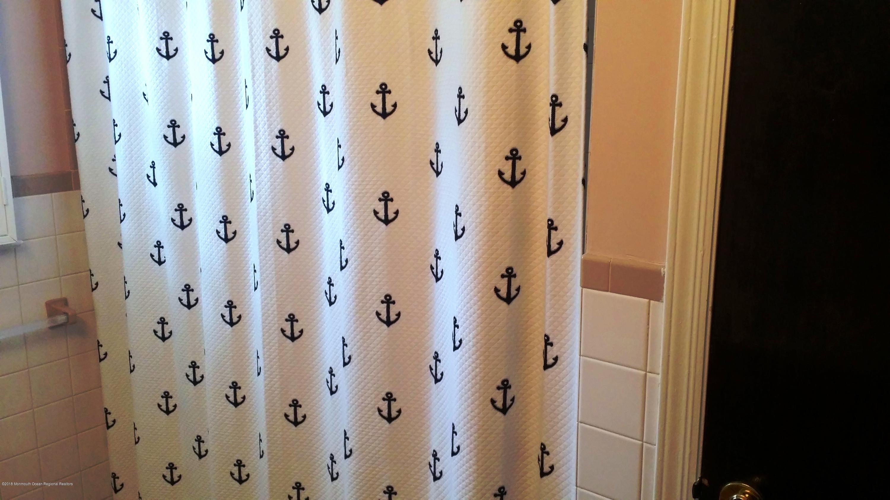 285 Sudbury Road Point Pleasant, NJ 08742 - Photo 81 of 93 MAIN FULL BATH SHOWER