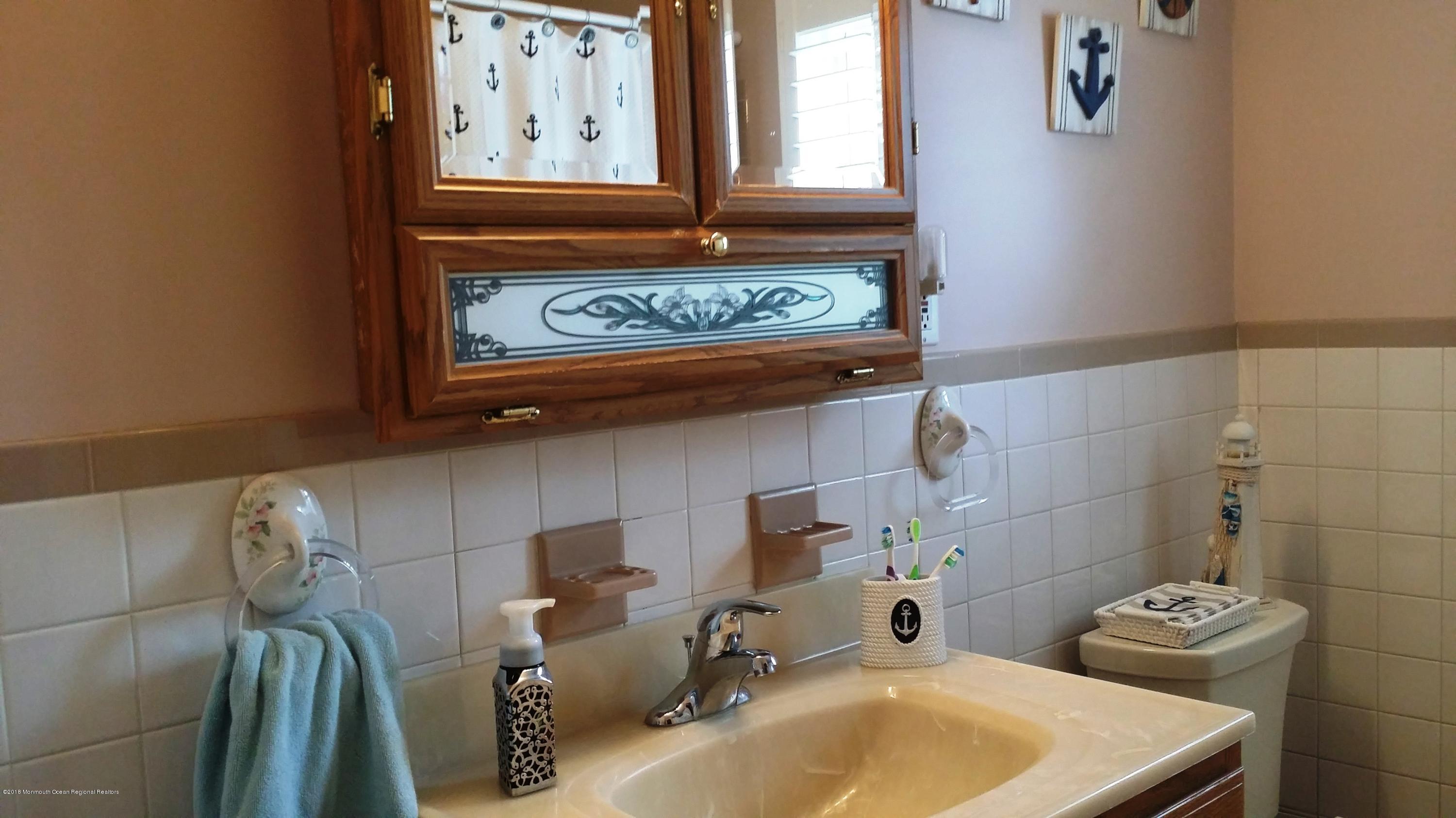 285 Sudbury Road Point Pleasant, NJ 08742 - Photo 83 of 93 MAIN FULL BATH 3