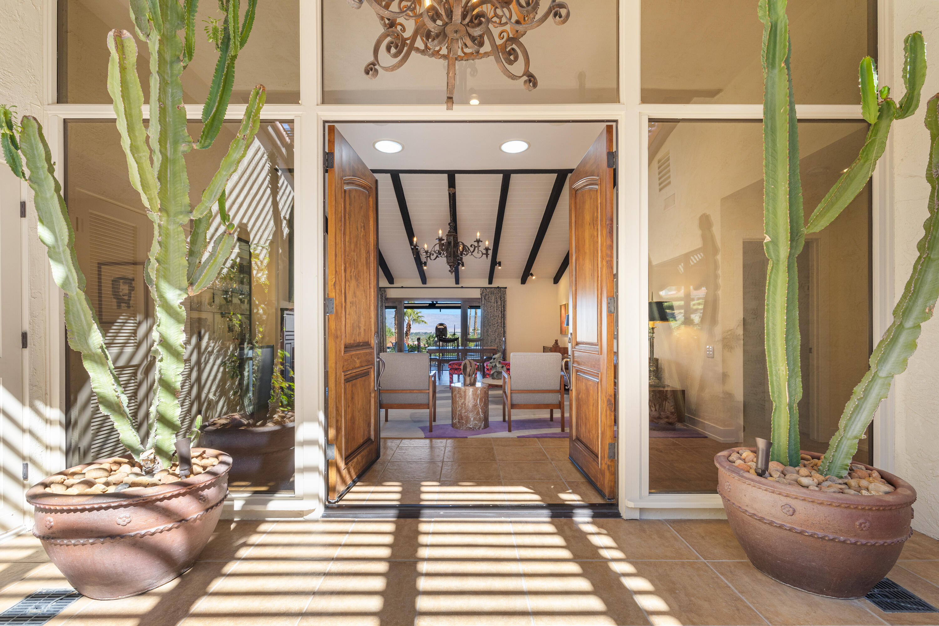 40170 Paseo Lindo Rancho Mirage, CA 92270 - Photo 11 of 51 a living room with a couch and a potted plant