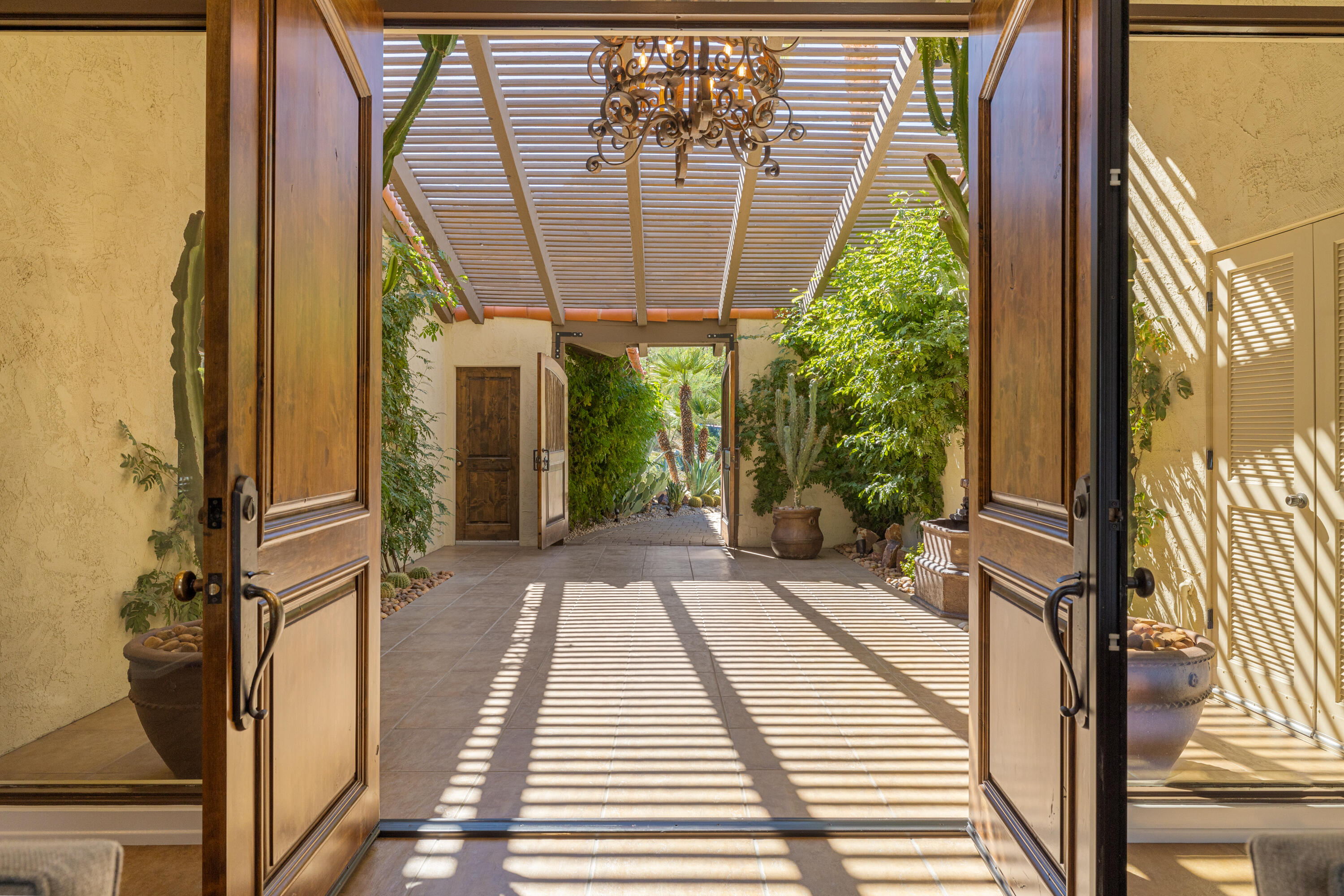 40170 Paseo Lindo Rancho Mirage, CA 92270 - Photo 10 of 51 a front view of a house with a porch