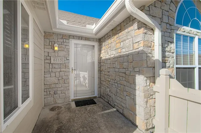 $325,000 | 6115 Northeast Kensington Drive, Lee's Summit, MO 64064