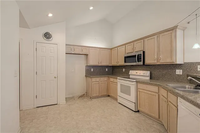 $325,000 | 6115 Northeast Kensington Drive, Lee's Summit, MO 64064