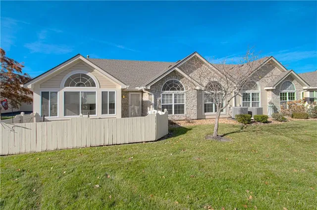 $325,000 | 6115 Northeast Kensington Drive, Lee's Summit, MO 64064
