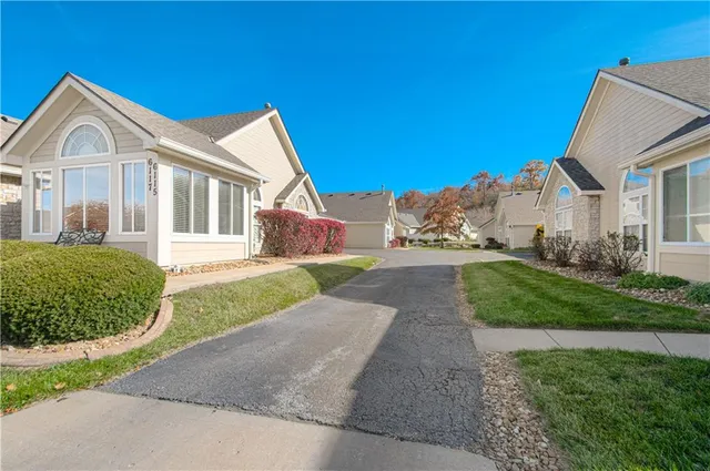$325,000 | 6115 Northeast Kensington Drive, Lee's Summit, MO 64064