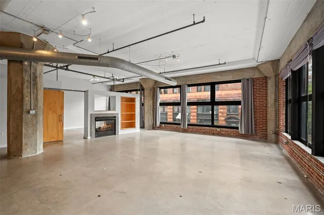 $180,000 | 1619 Washington Avenue, Unit 204, St. Louis, MO 63103