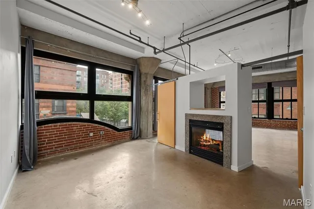 $180,000 | 1619 Washington Avenue, Unit 204, St. Louis, MO 63103