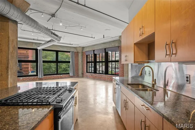 $180,000 | 1619 Washington Avenue, Unit 204, St. Louis, MO 63103