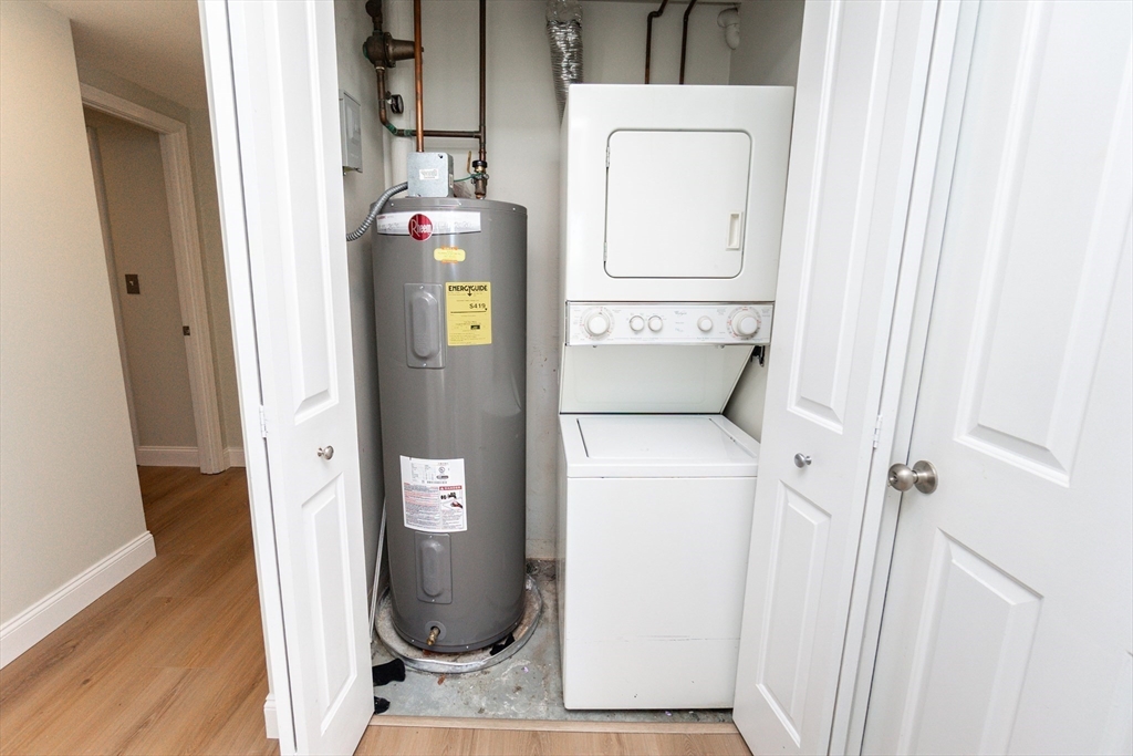 8-12 Museum Way, Unit 1224 Cambridge, MA 02141 - Photo 13 of 18 a utility room with dryer and washer