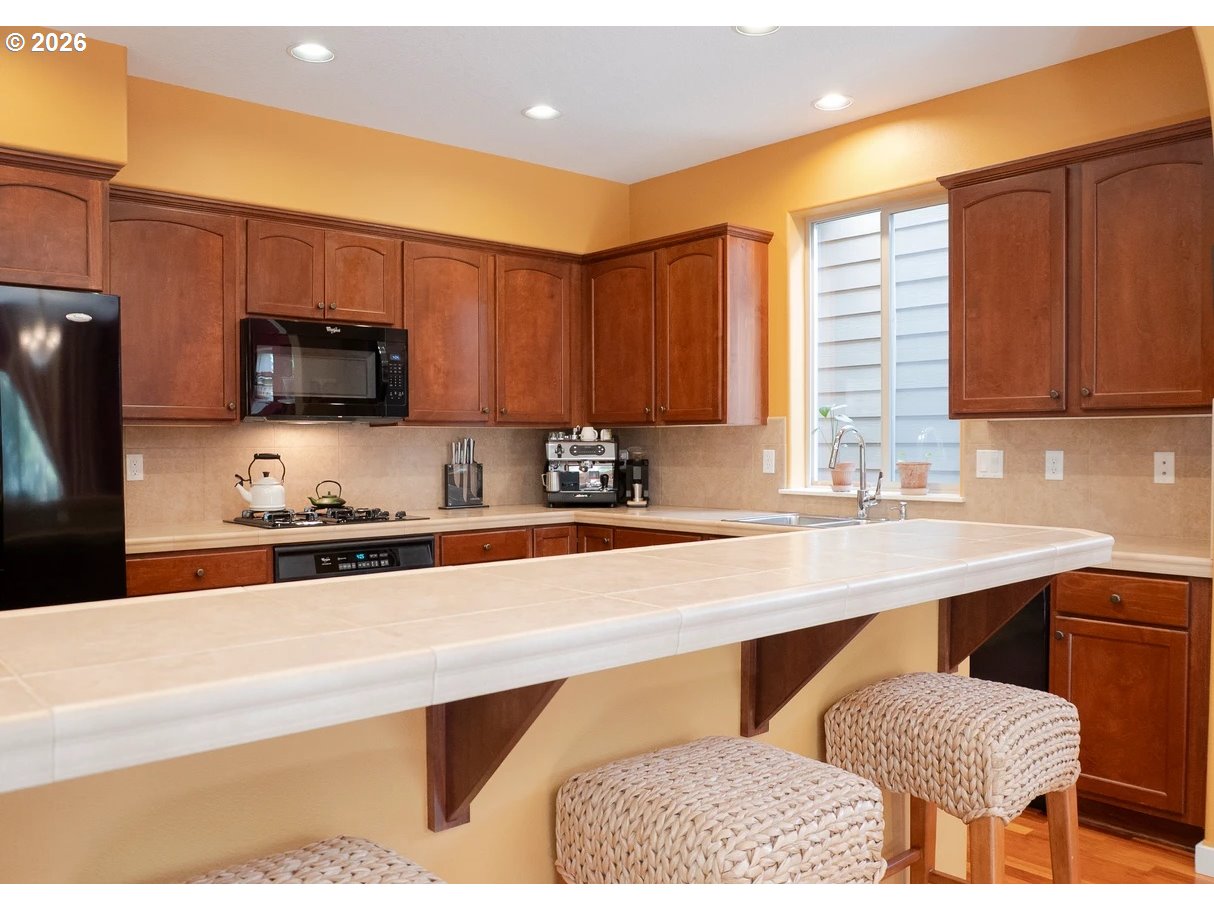 7798 Southwest Alder Street Portland, OR 97224 - Photo 12 of 44