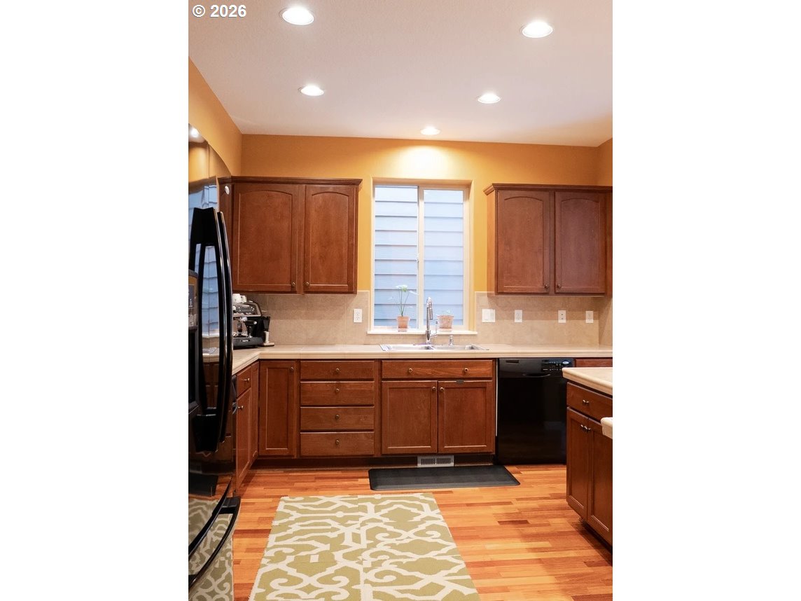 7798 Southwest Alder Street Portland, OR 97224 - Photo 9 of 44