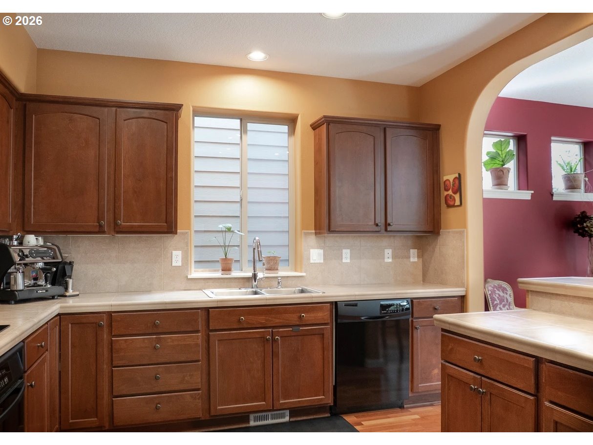 7798 Southwest Alder Street Portland, OR 97224 - Photo 10 of 44