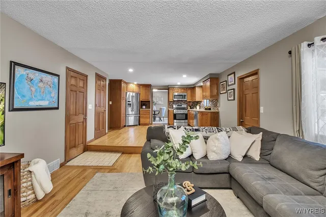 $349,900 | 271 Sprucewood Terrace, Amherst, NY 14221