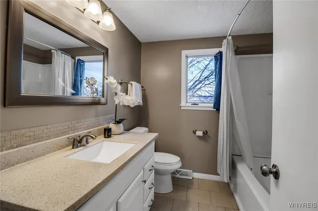 $349,900 | 271 Sprucewood Terrace, Amherst, NY 14221