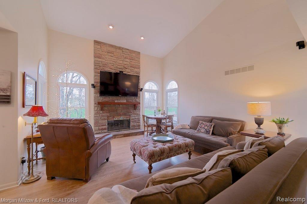 5292 Ridge Trail North Clarkston, MI 48348 - Photo 6 of 42 5292 Ridge Trail 34.jpg