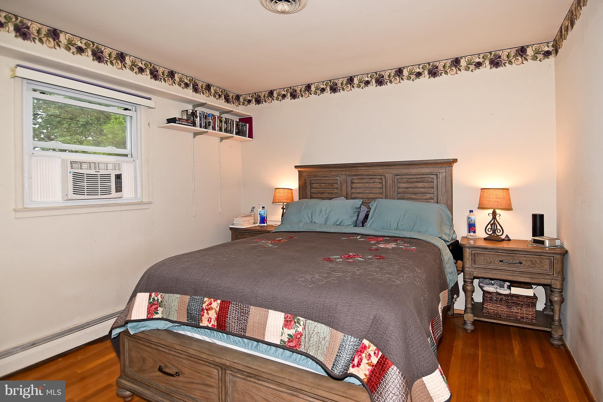 Bedroom (Master)