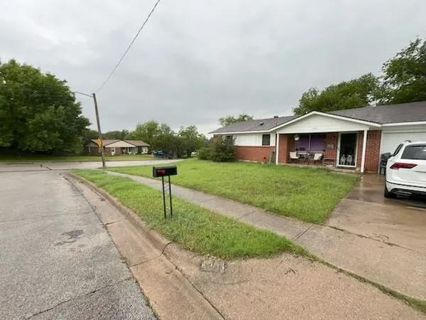 $1,595 | 4801 Bellcrest Court, Fort Worth, TX 76135