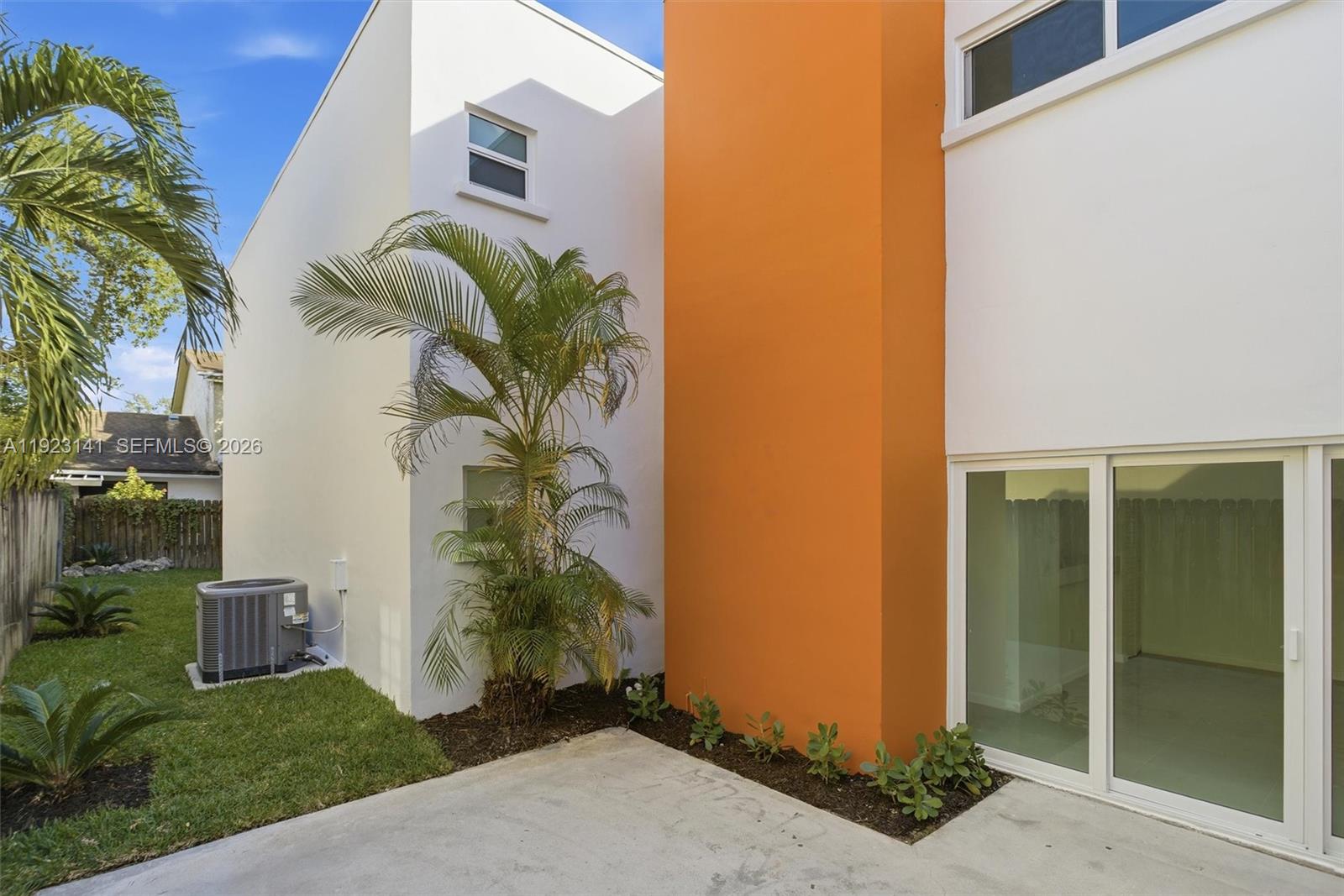 1045 Southwest 25th Avenue Miami, FL 33135 - Photo 11 of 43 Unit 1 - downstrairs