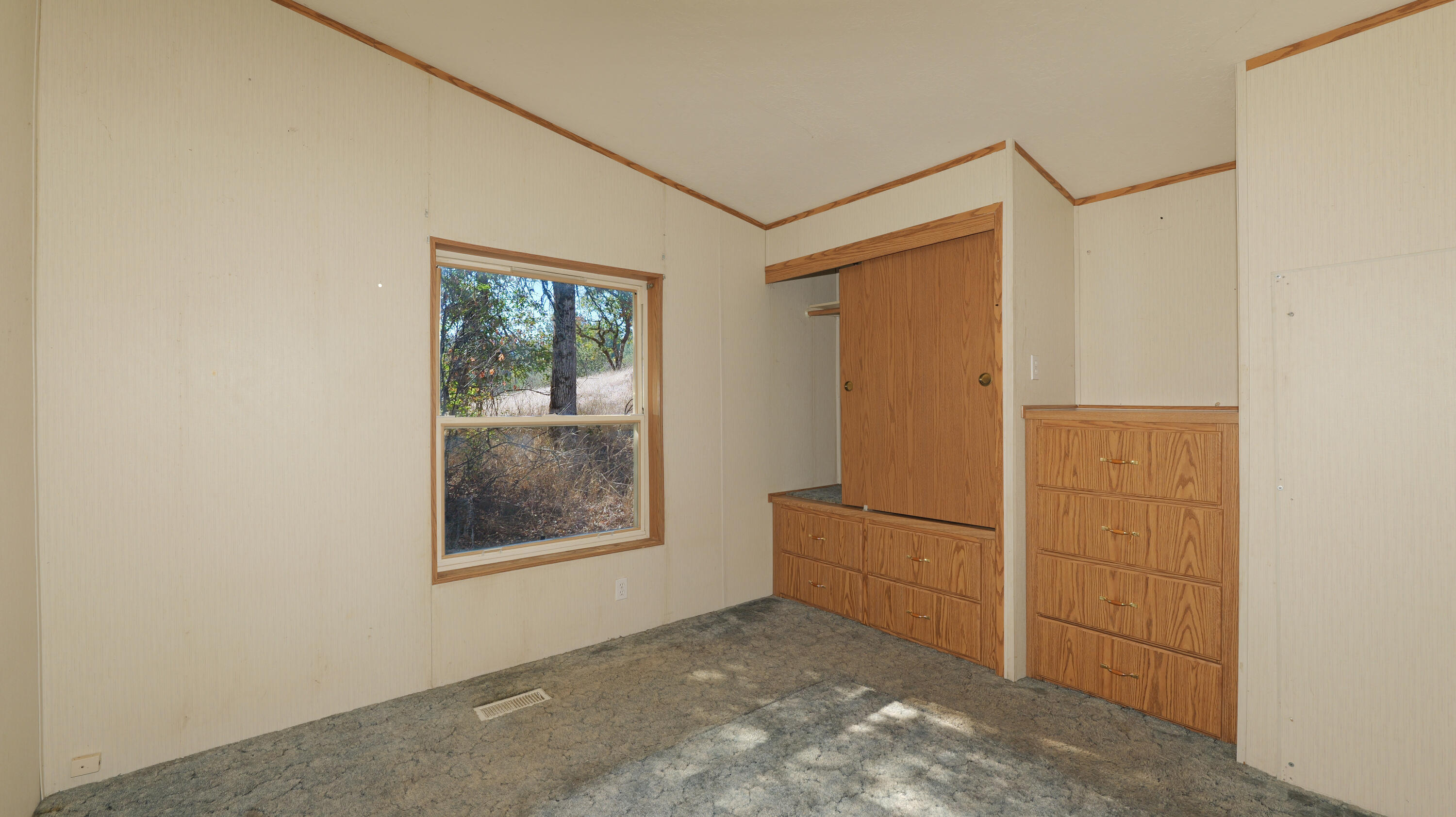 7161 Crowfoot Road Trail, OR 97541 - Photo 16 of 33 Bedroom 1