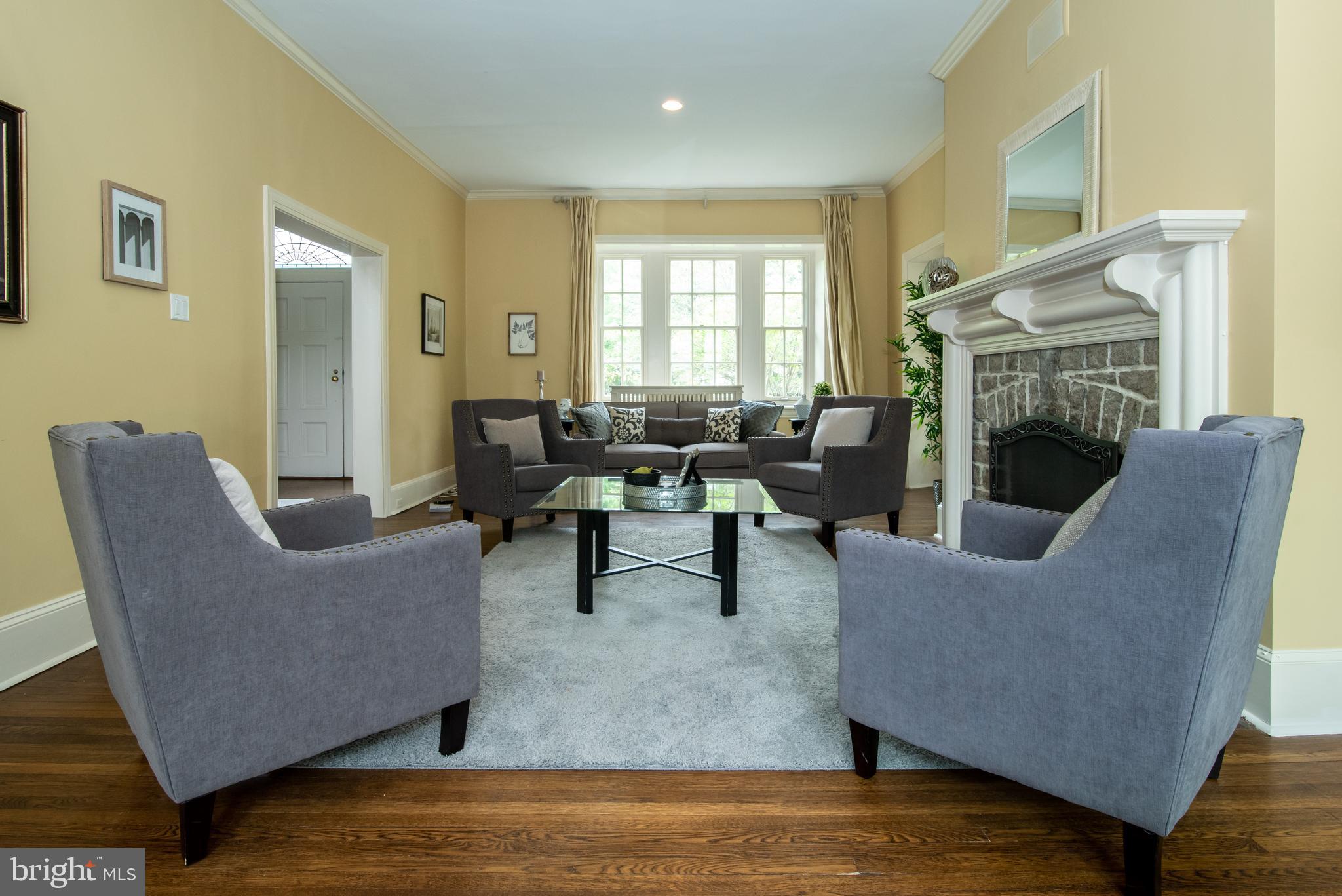 559 Red Fox Lane Wayne, PA 19087 - Photo 11 of 57 Front to back living room