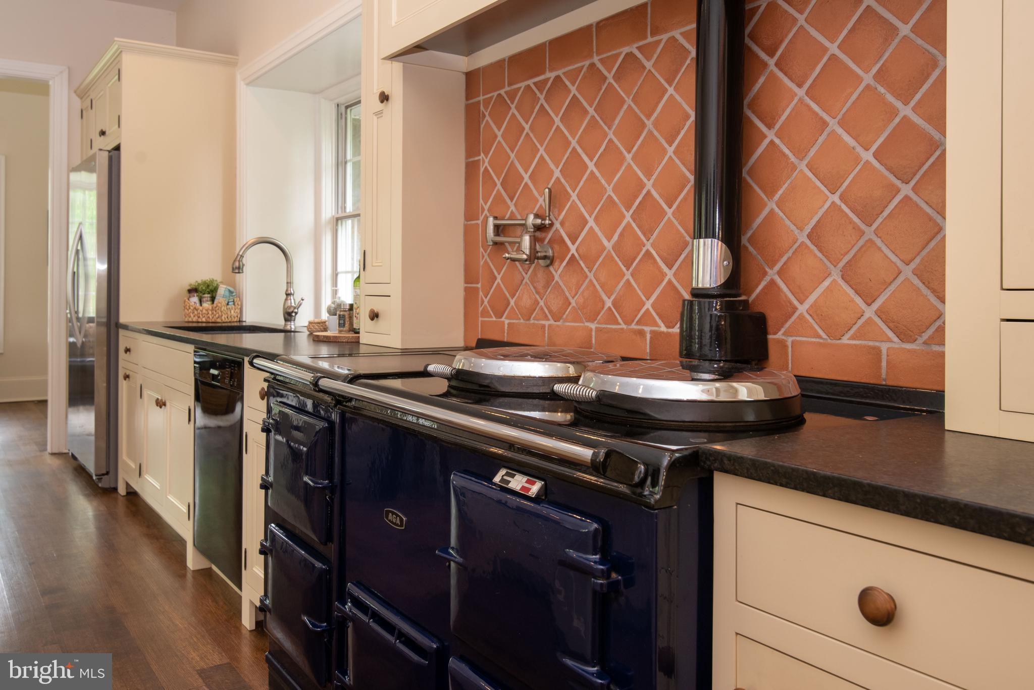 559 Red Fox Lane Wayne, PA 19087 - Photo 25 of 57 AGA gourmet cooking