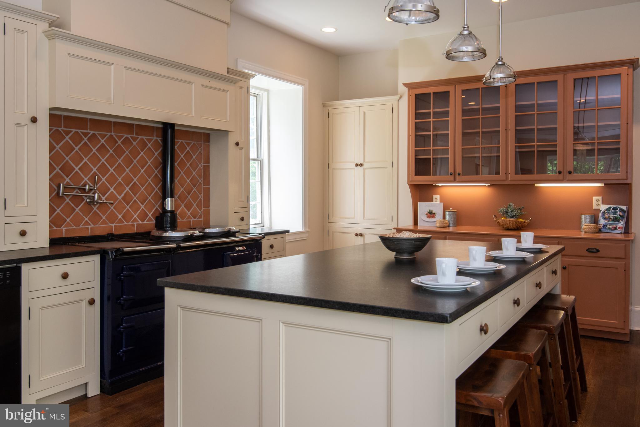 559 Red Fox Lane Wayne, PA 19087 - Photo 28 of 57 Kitchen island seats 4