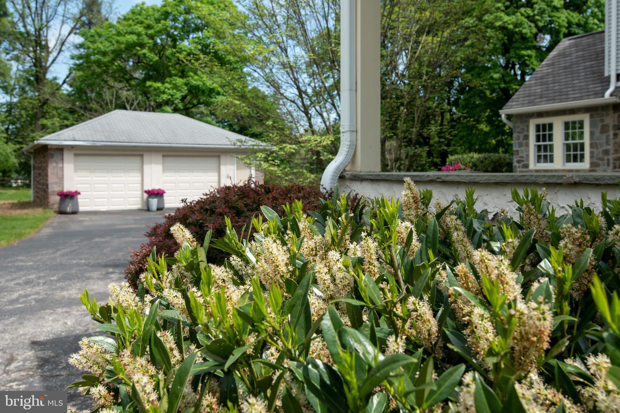 559 Red Fox Lane Wayne, PA 19087 - Photo 4 of 57 Oversized detached garage