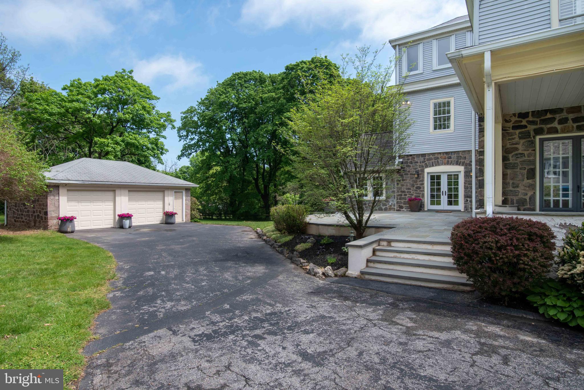 559 Red Fox Lane Wayne, PA 19087 - Photo 5 of 57 Fenced yard