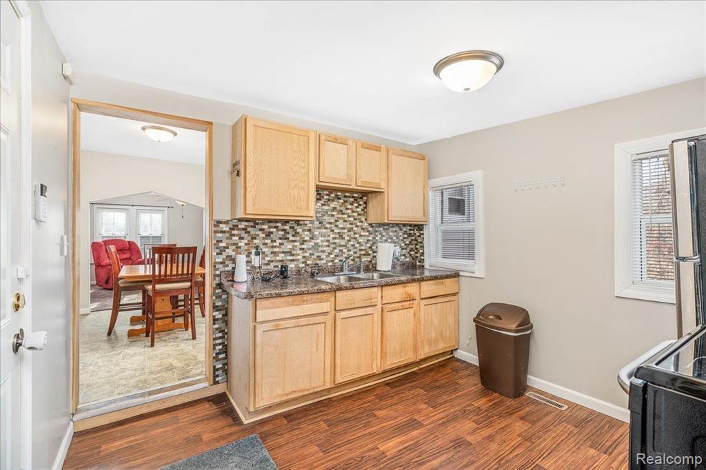 5024 Coldwater Road Flint, MI 48504 - Photo 2 of 18
