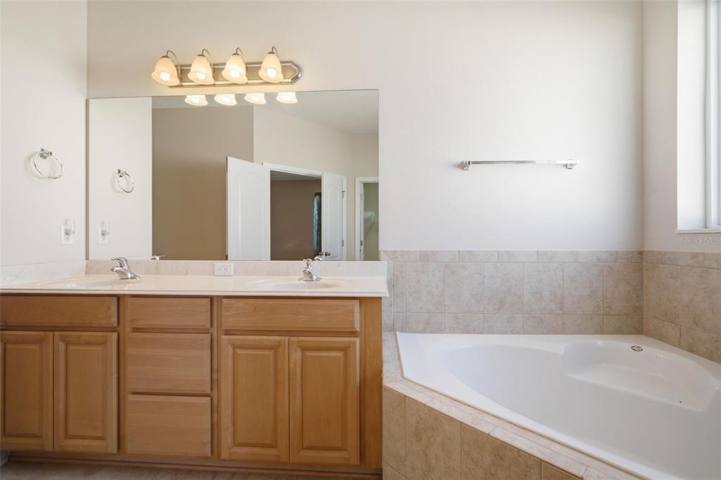 1520 Rhodeswell Lane Dover, FL 33527 - Photo 32 of 53