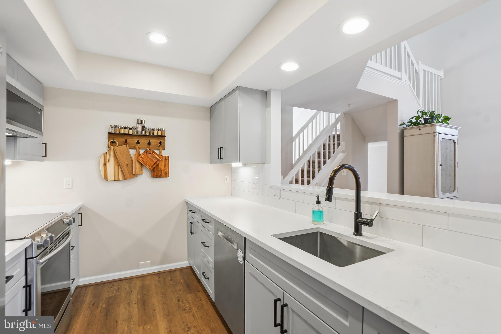 1365 Garden Wall Circle, Unit 703 Reston, VA 20194 - Photo 12 of 31 Quartz counters, SS appliances, recessed lighting