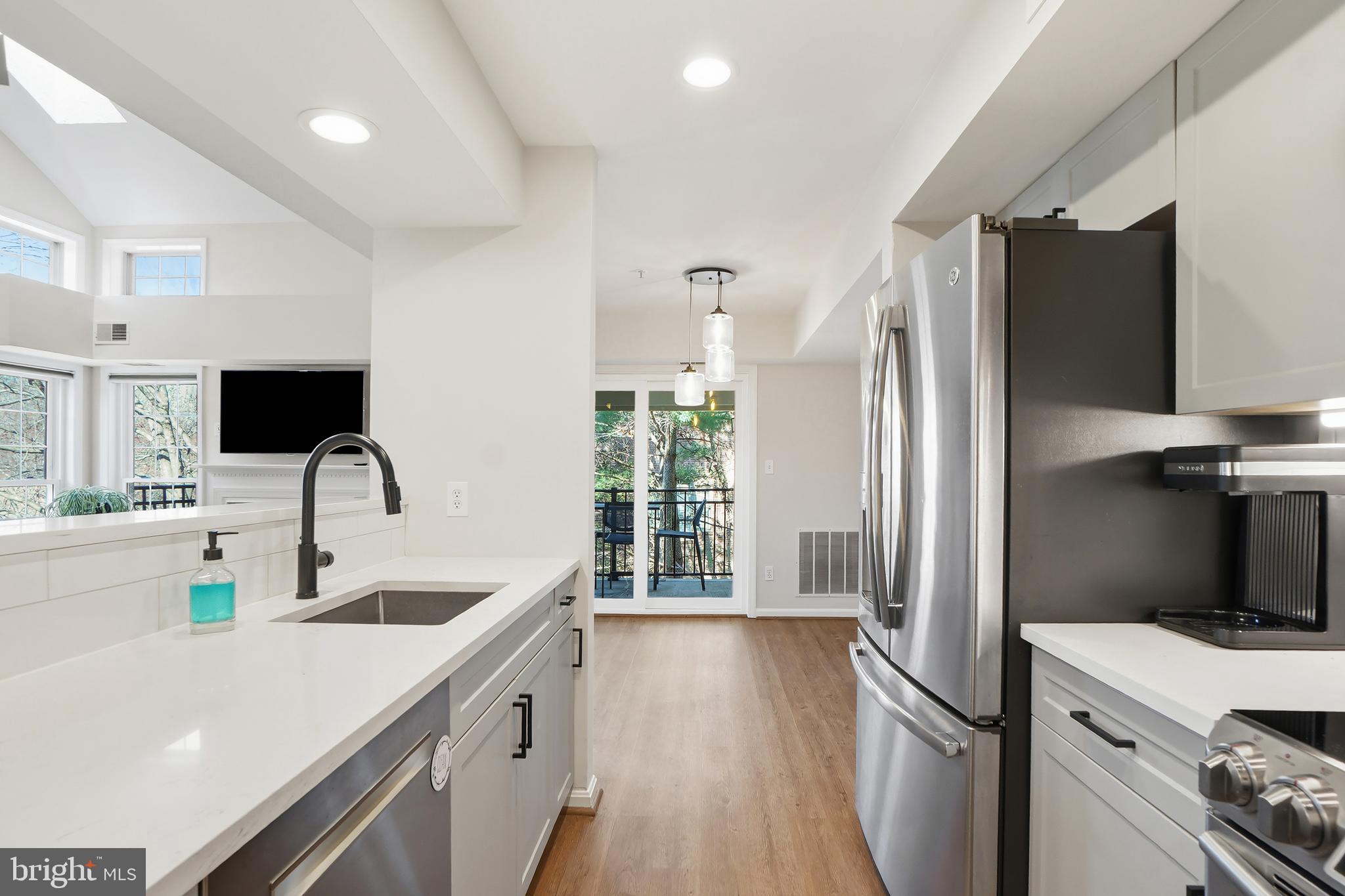 1365 Garden Wall Circle, Unit 703 Reston, VA 20194 - Photo 14 of 31 FrRidge has water and ice-maker