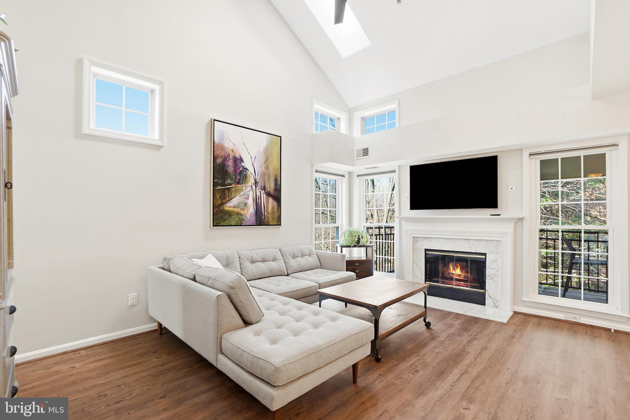 1365 Garden Wall Circle, Unit 703 Reston, VA 20194 - Photo 4 of 31 Light filled main living area
