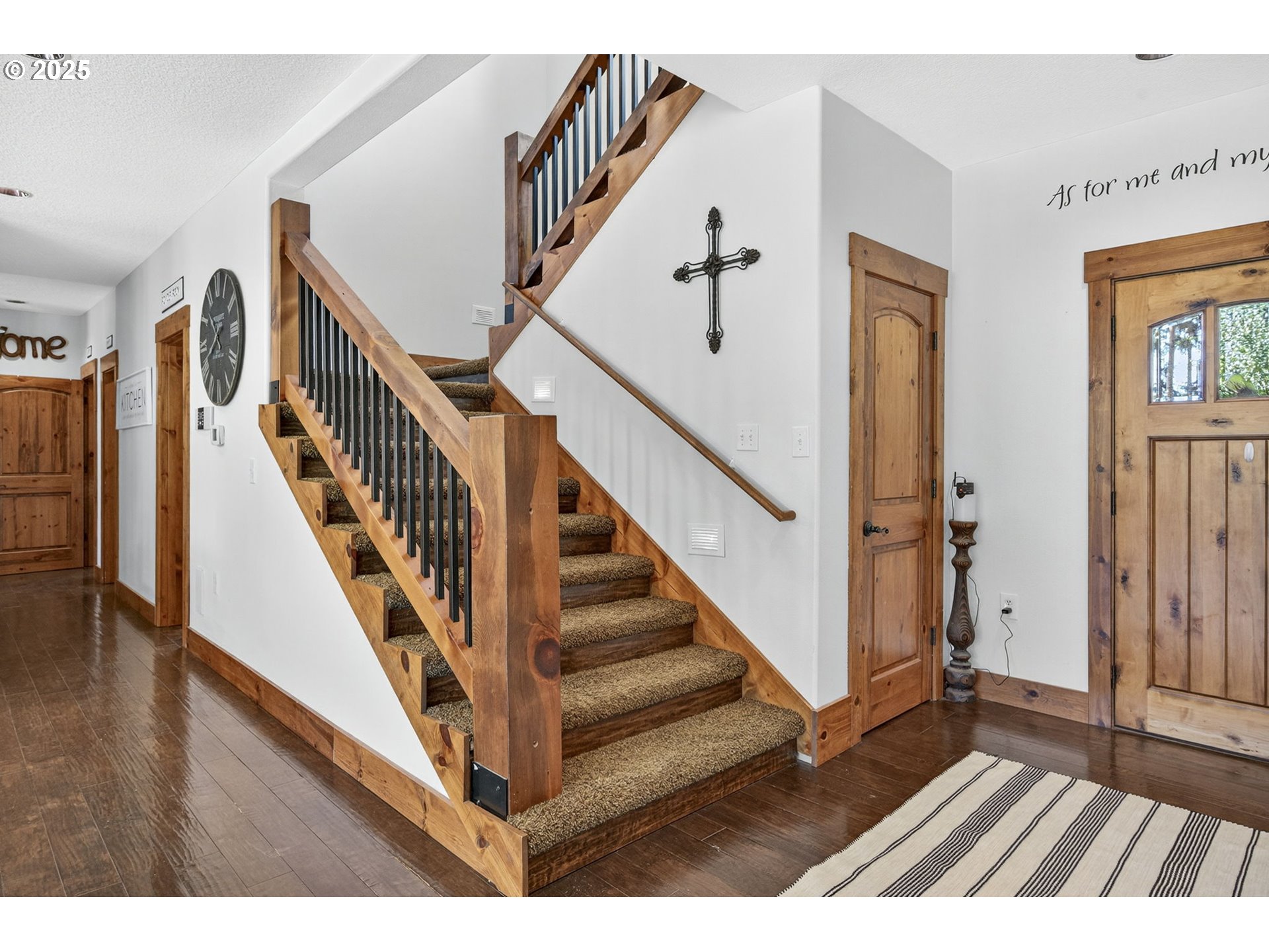 15047 South Macksburg Road Mulino, OR 97042 - Photo 31 of 48 Staircase
