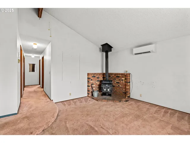 $320,000 | 798 Driftwood Drive, Eugene, OR 97402