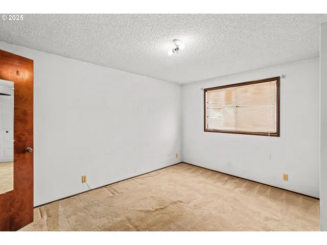 $320,000 | 798 Driftwood Drive, Eugene, OR 97402