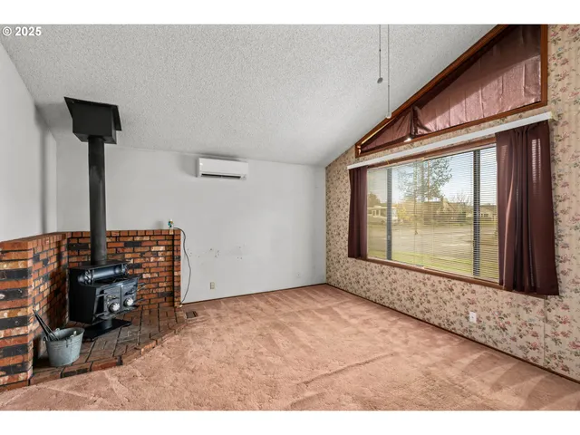 $320,000 | 798 Driftwood Drive, Eugene, OR 97402