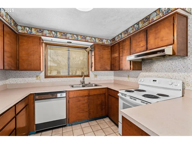 $320,000 | 798 Driftwood Drive, Eugene, OR 97402